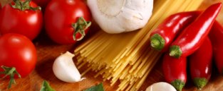 Garlic, tomatoes and pasta for student cooking